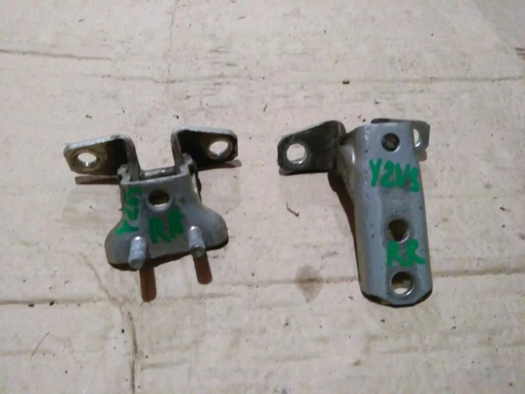 Б.у. петля двери MITSUBISHI LANCER CY2A MITSUBISHI LANCER CY2A
