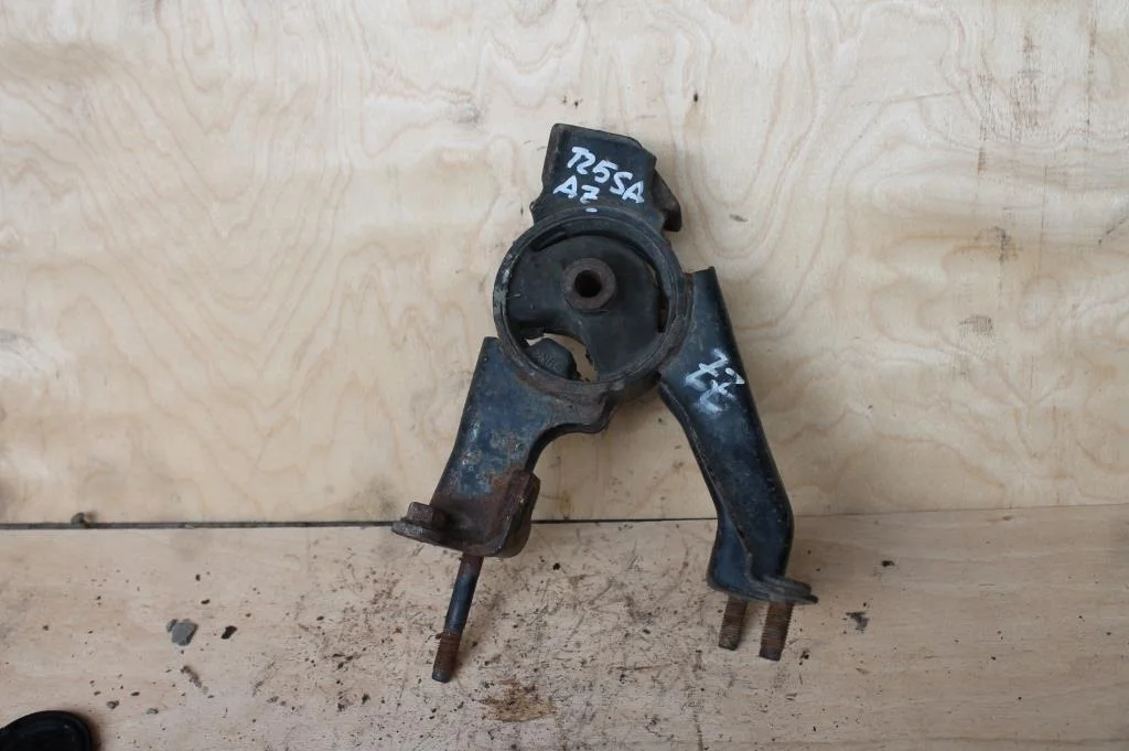 Б.у. опора двигателя TOYOTA AVENSIS ZZT251 TOYOTA AVENSIS ZZT251