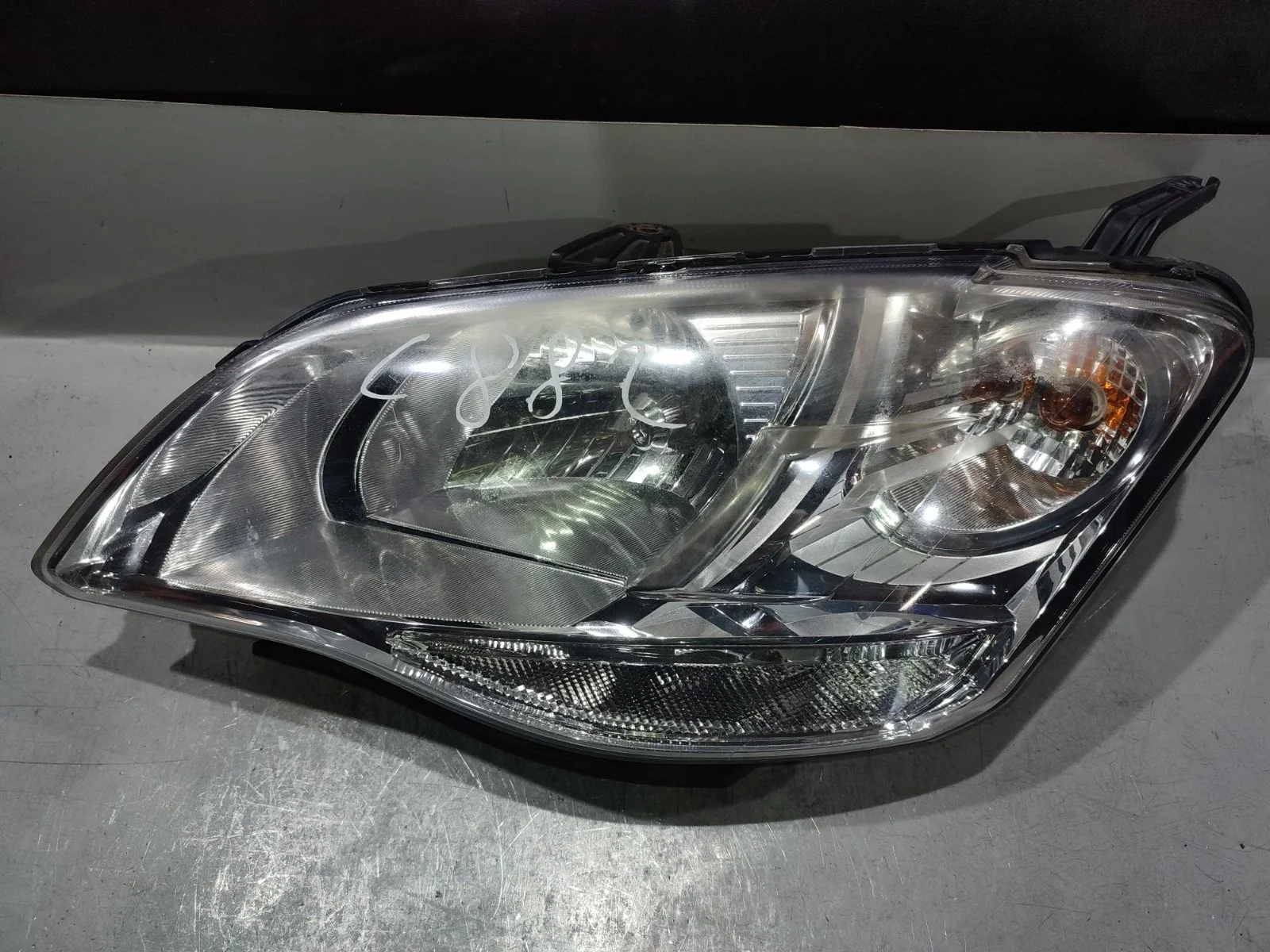 Фара SsangYong Actyon 2013 C200