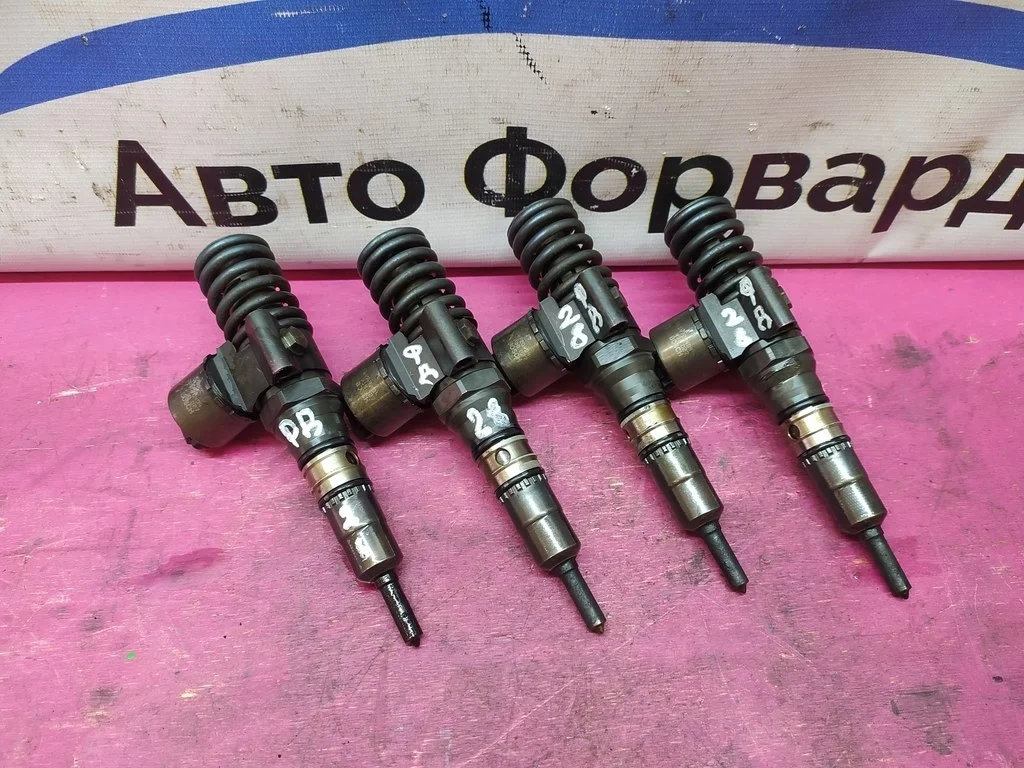 Форсунка Audi A3 VW Touran 2,0 BKD AZV 03G130073G