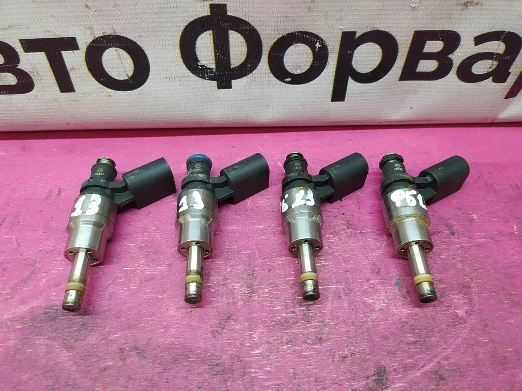 Форсунка Audi A3 Octavia 2 A5 2,0 FSI 06F906036