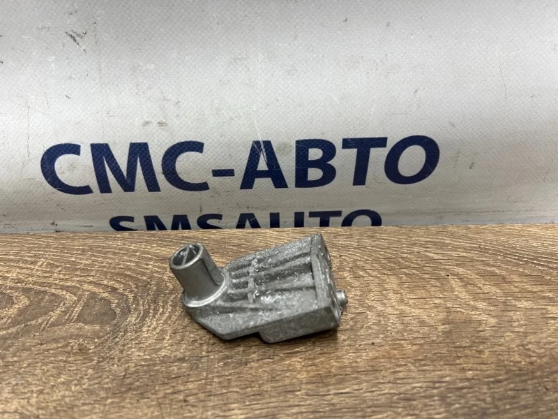 Кронштейн радиатора Volkswagen Touareg 7P0121079 NF 3.0 CGE