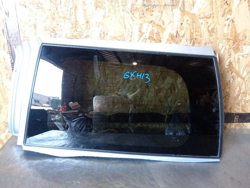 Стекло багажника глухое левое Nissan Pathfinder III рестайлинг (2010—2014) 2012 KL0 - SILVER METALLIC