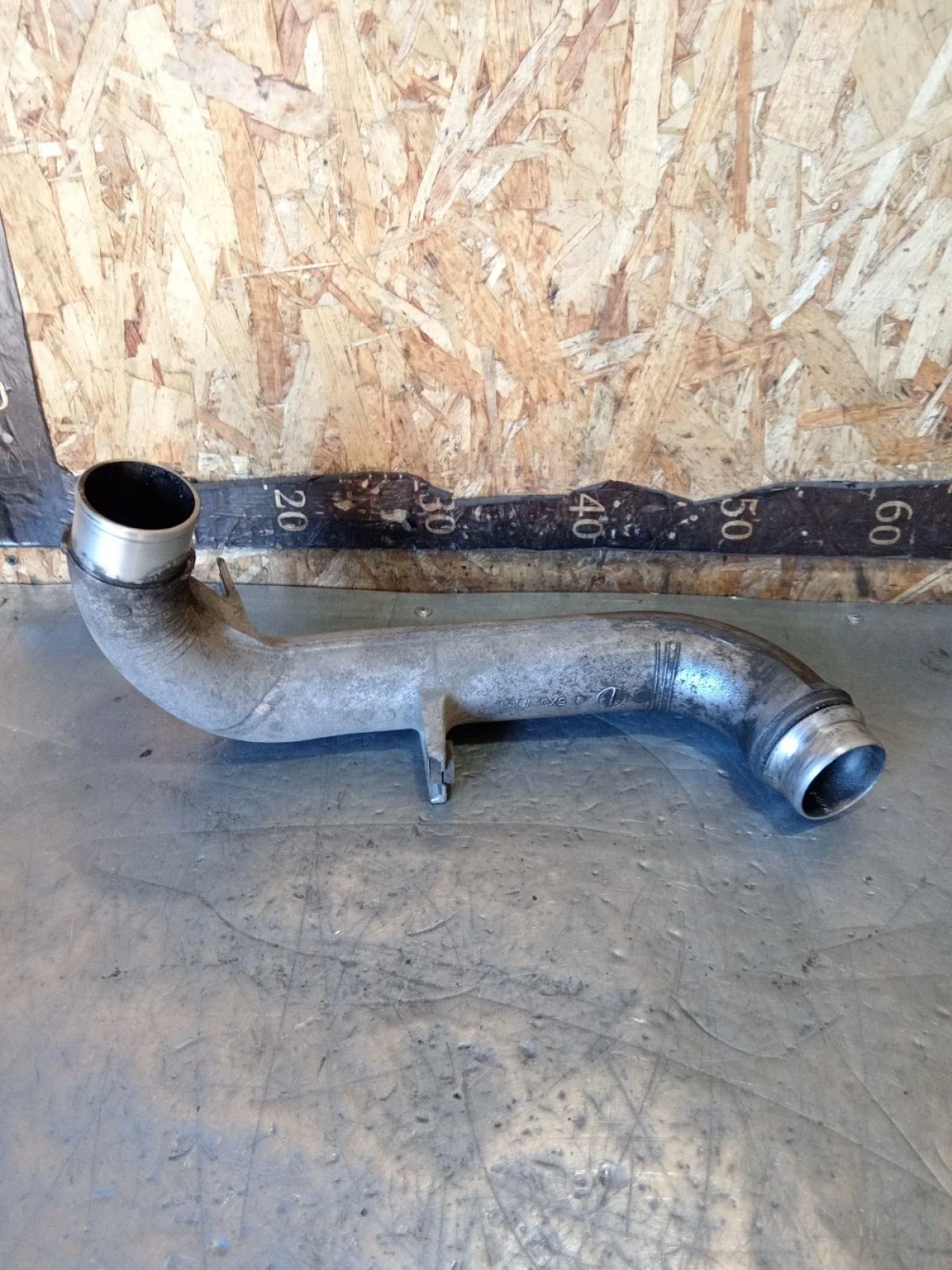 Патрубок интеркулера Nissan Pathfinder III рестайлинг (2010—2014) 2011 KAF - бежевый