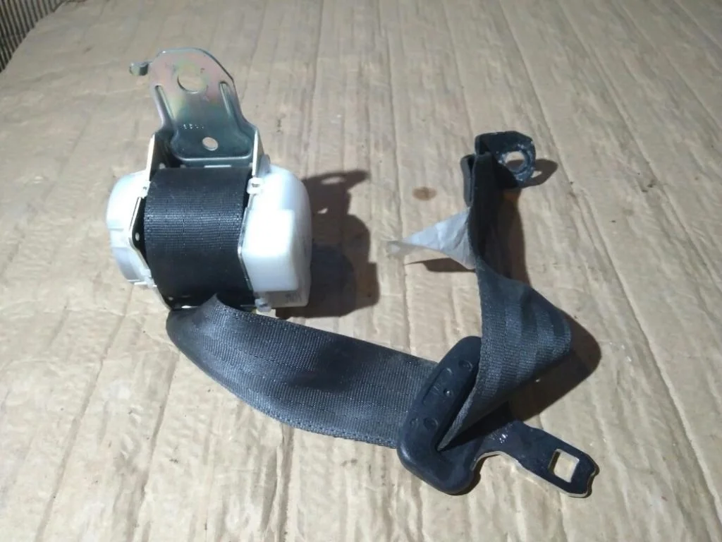 Б.у. ремень безопасности MITSUBISHI LANCER CY4A MITSUBISHI LANCER CY4A