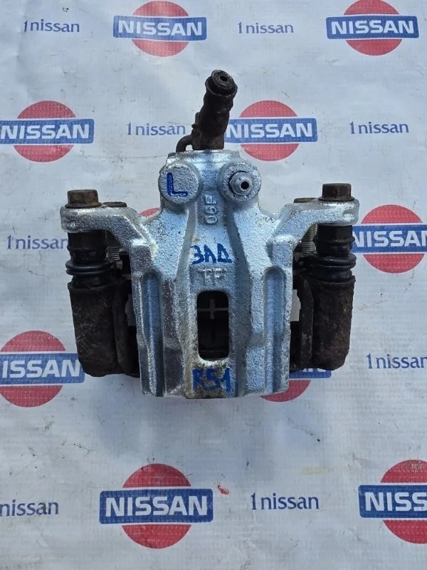 Суппорт тормозной Nissan Pathfinder 2006 44011EB30A R51 YD25, задний левый