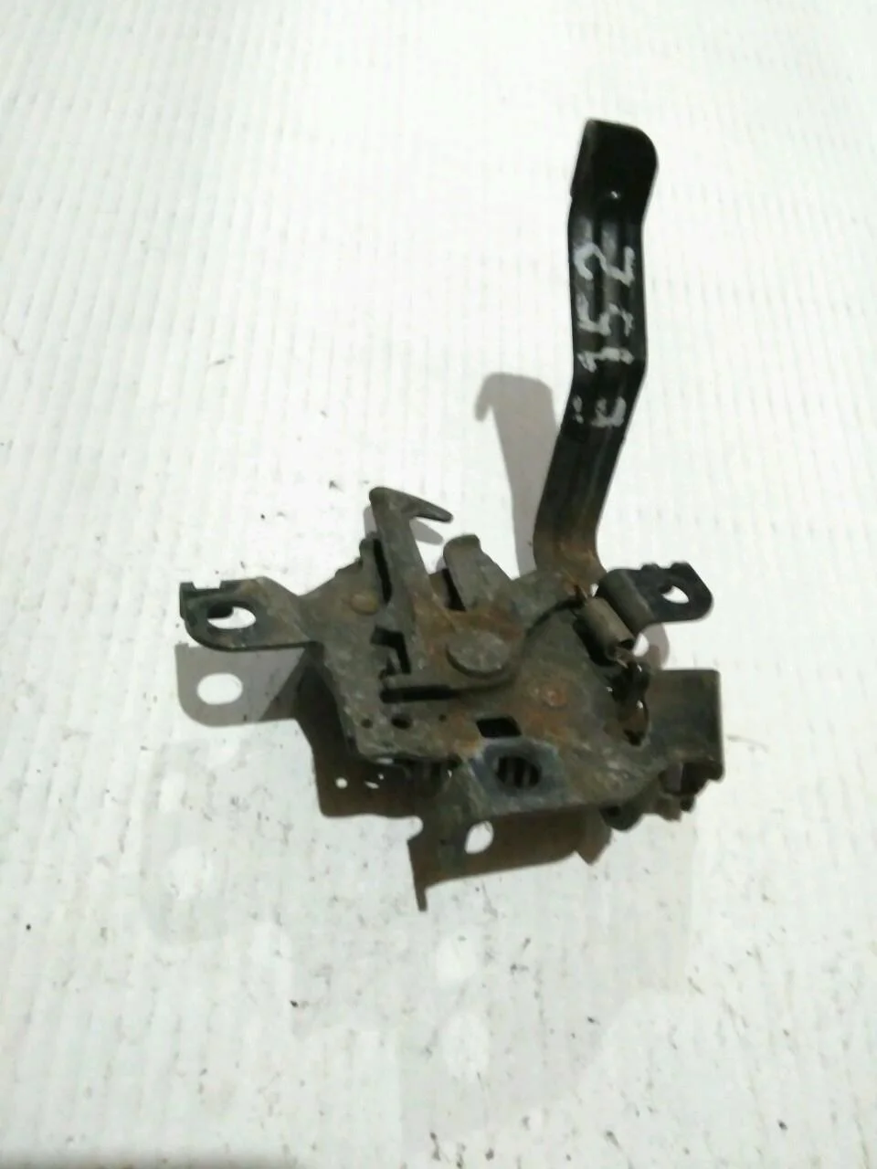 Б.у. замок капота TOYOTA COROLLA ZRE151 TOYOTA COROLLA ZRE151