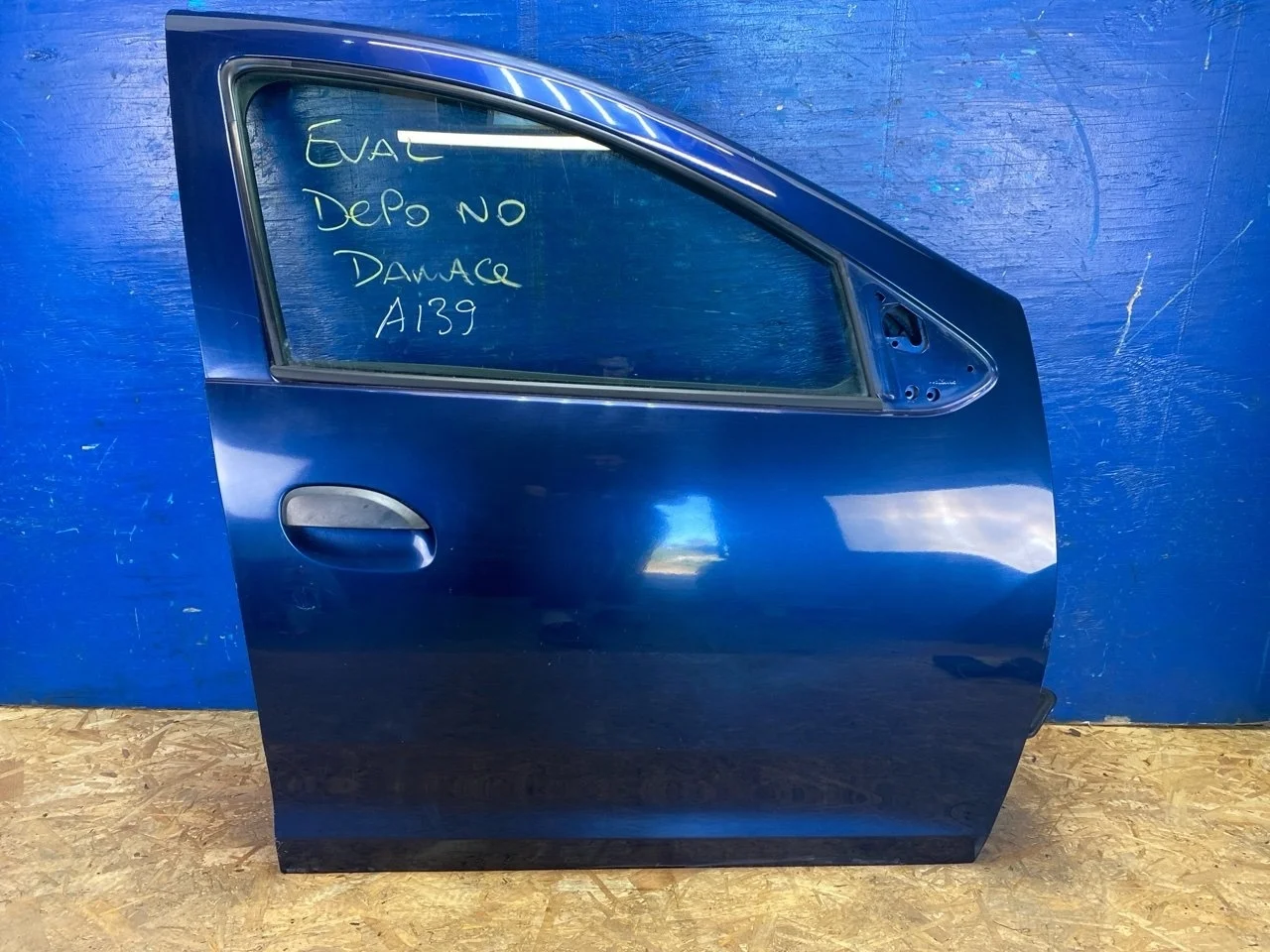 Дверь Renault Sandero 2 2016 801008681R 1.2 D4F732, передняя правая