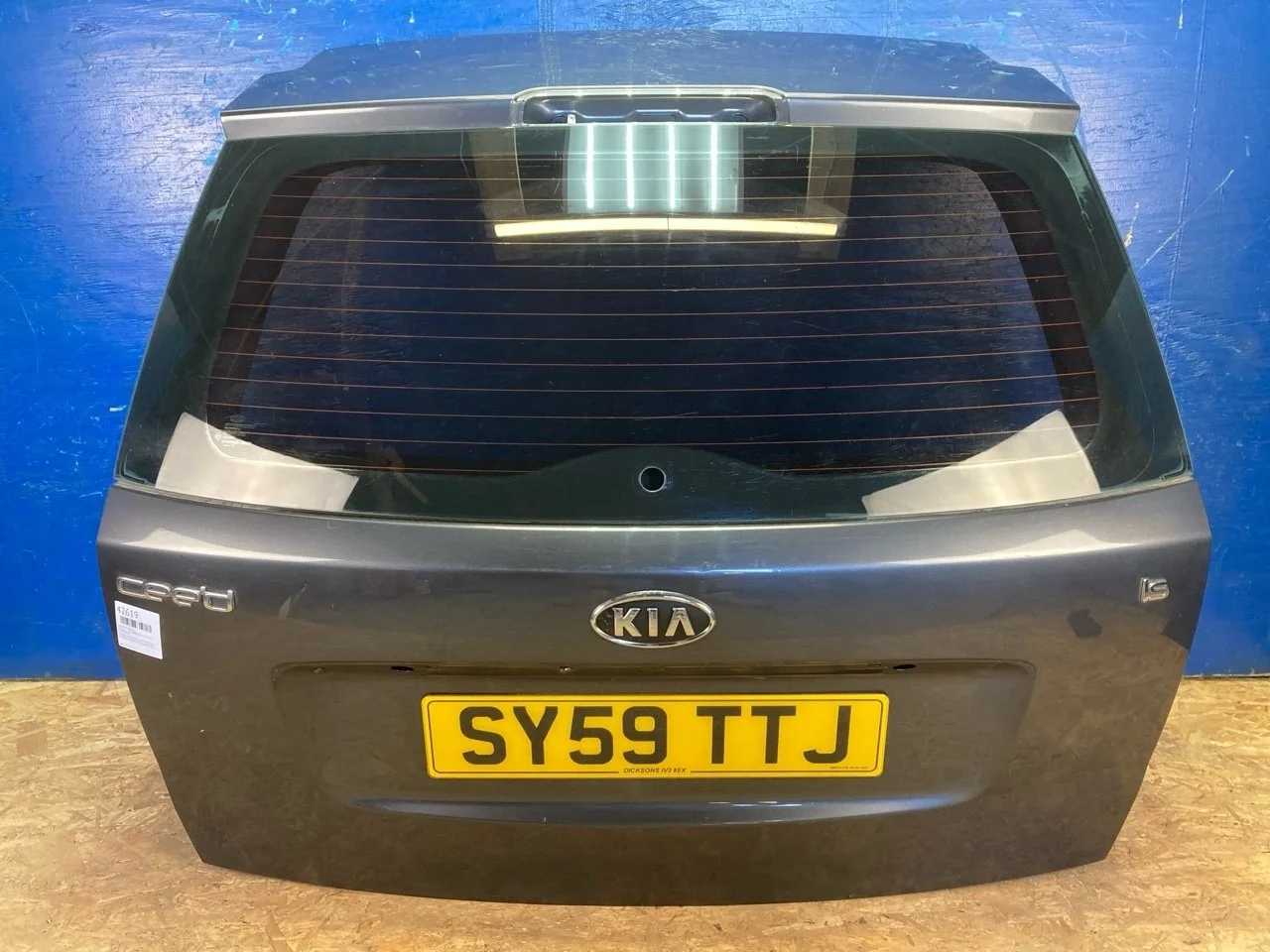 Крышка багажника Kia Ceed 1 Ed 2007-2012 737001H500 УНИВЕРСАЛ