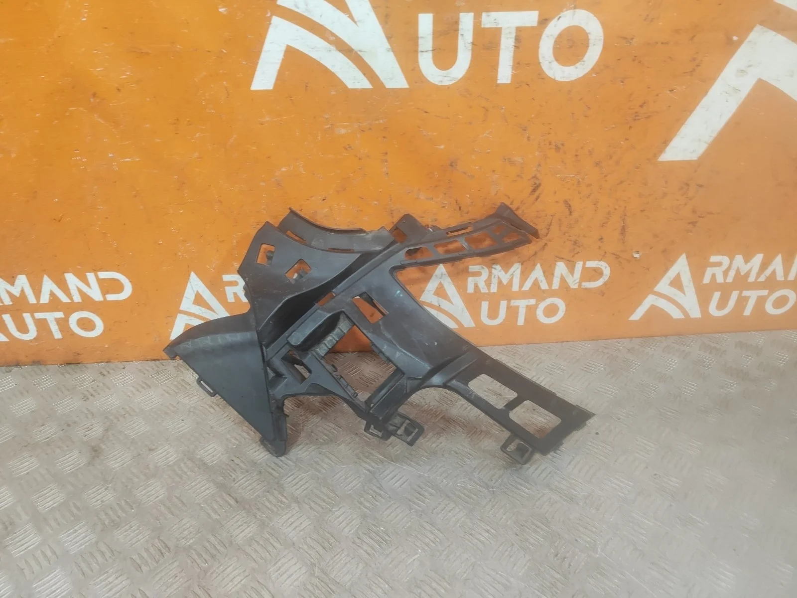 Кронштейн бампера центральный Mercedes -Class 2013-2017 W222