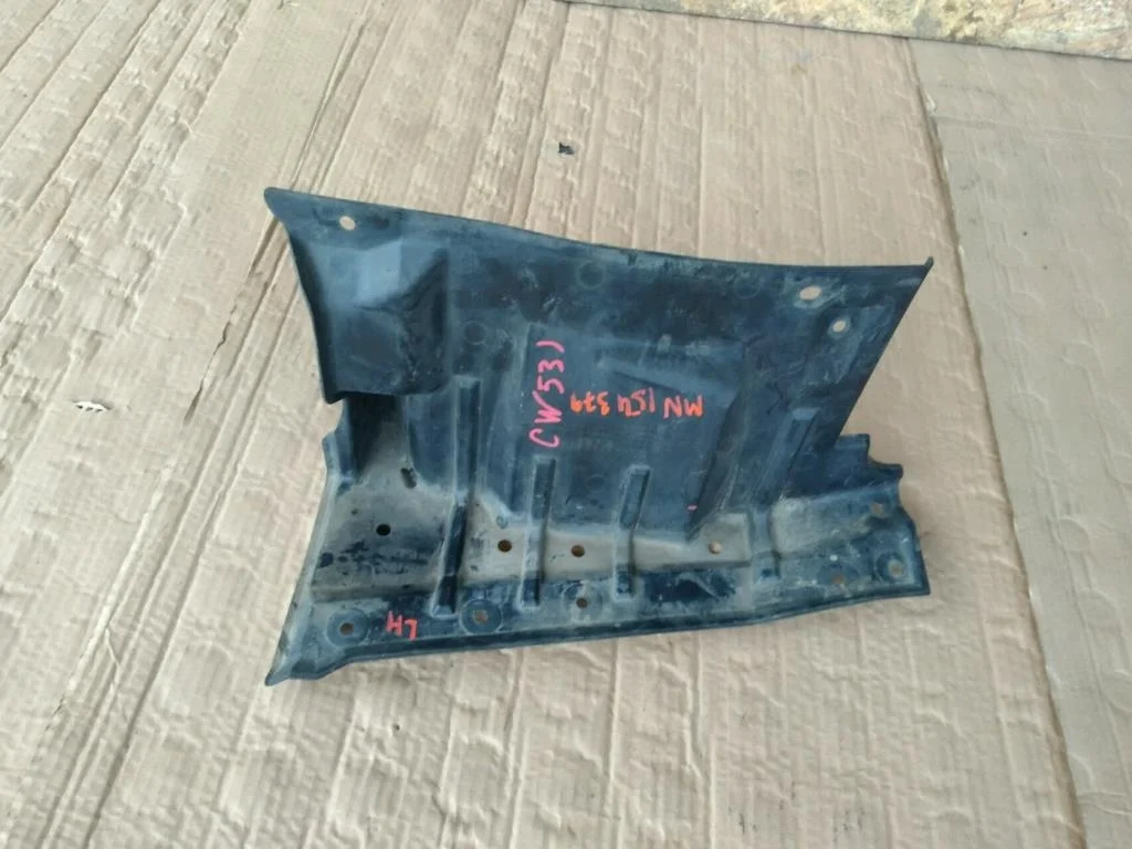 Б.у. пыльник двигателя MITSUBISHI OUTLANDER XL CW5W MITSUBISHI OUTLANDER XL CW5W