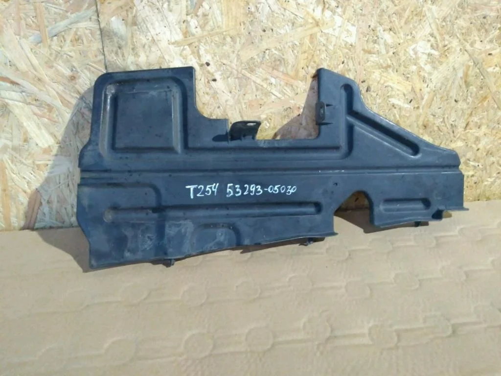 Б.у. дефлектор радиатора TOYOTA AVENSIS AZT251 TOYOTA AVENSIS AZT251