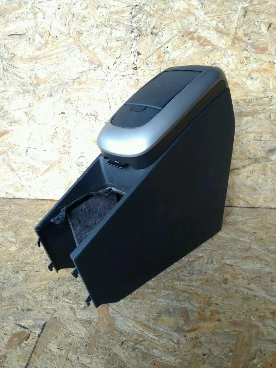 Б.у. подлокотник TOYOTA AURIS ZRE150 TOYOTA AURIS ZRE150