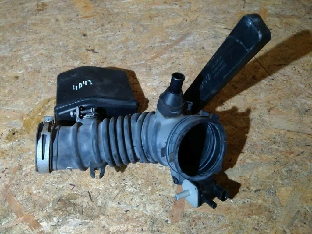 Б.у. патрубок воздушного фильтра TOYOTA CAMRY V40 ACV40 TOYOTA CAMRY V40 ACV40