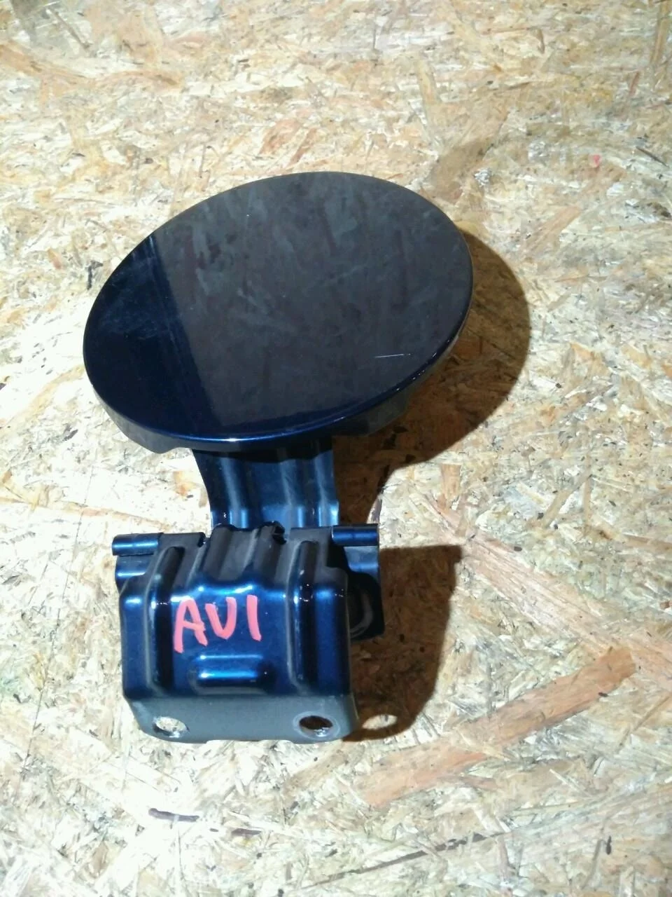 Б.у. лючок бензобака TOYOTA AURIS ZRE150 TOYOTA AURIS ZRE150