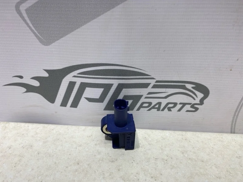 Датчик удара Mercedes-benz 2010 W204