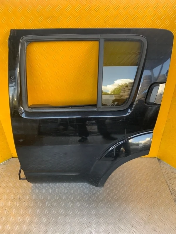 Стекло двери задней левой Nissan Pathfinder (R51M) 2004-2013 2005 82301EB33A ВНЕДОРОЖНИК 2.5 D YD25DDTI