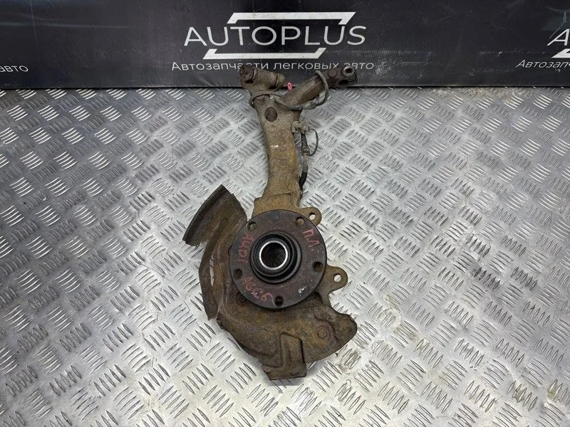 Поворотный кулак со ступицей Audi A6 8D0407257 СЕДАН C5 2.4 APS, передний левый