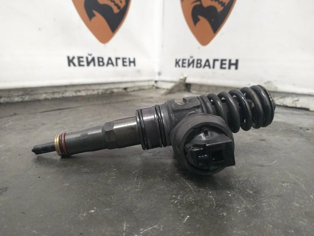 Форсунка топливная Volkswagen Touareg 2007 7L