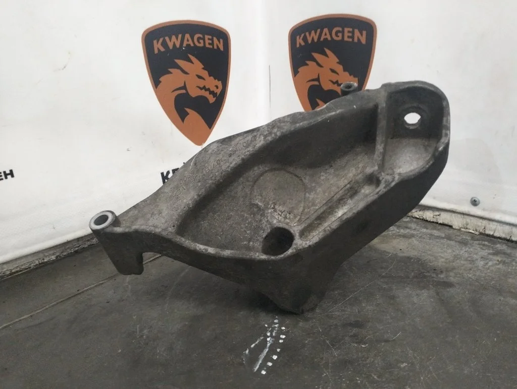 Кронштейн двигателя Volkswagen Touareg 2007 7L
