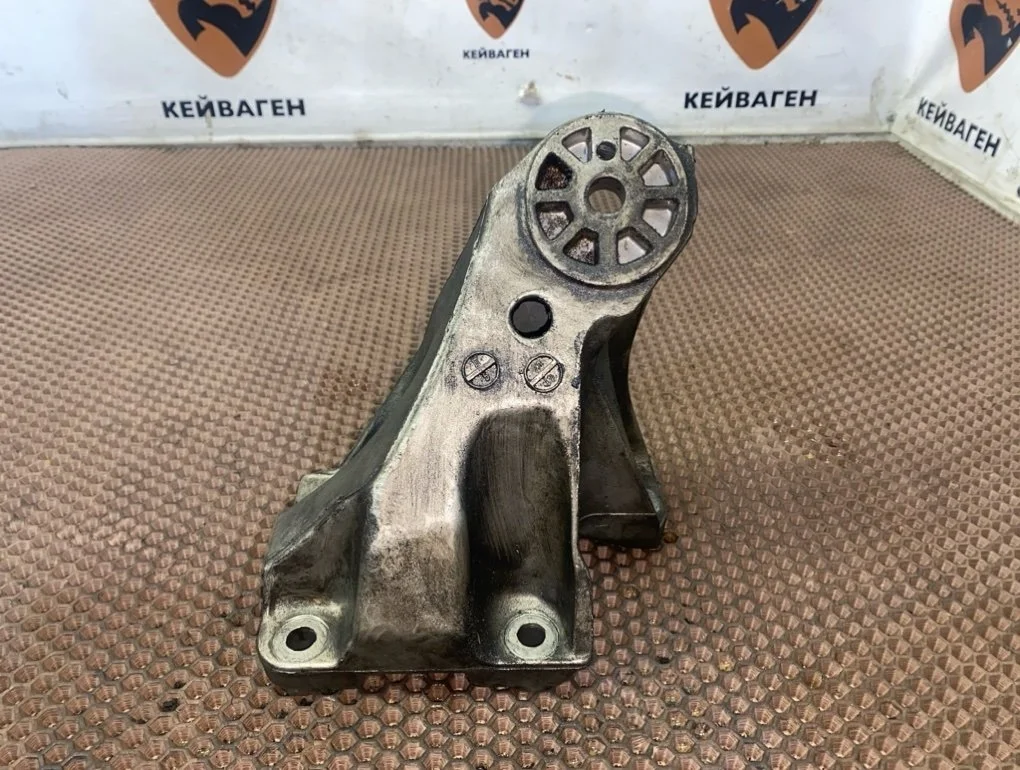 Кронштейн Audi Q7 2008 4L