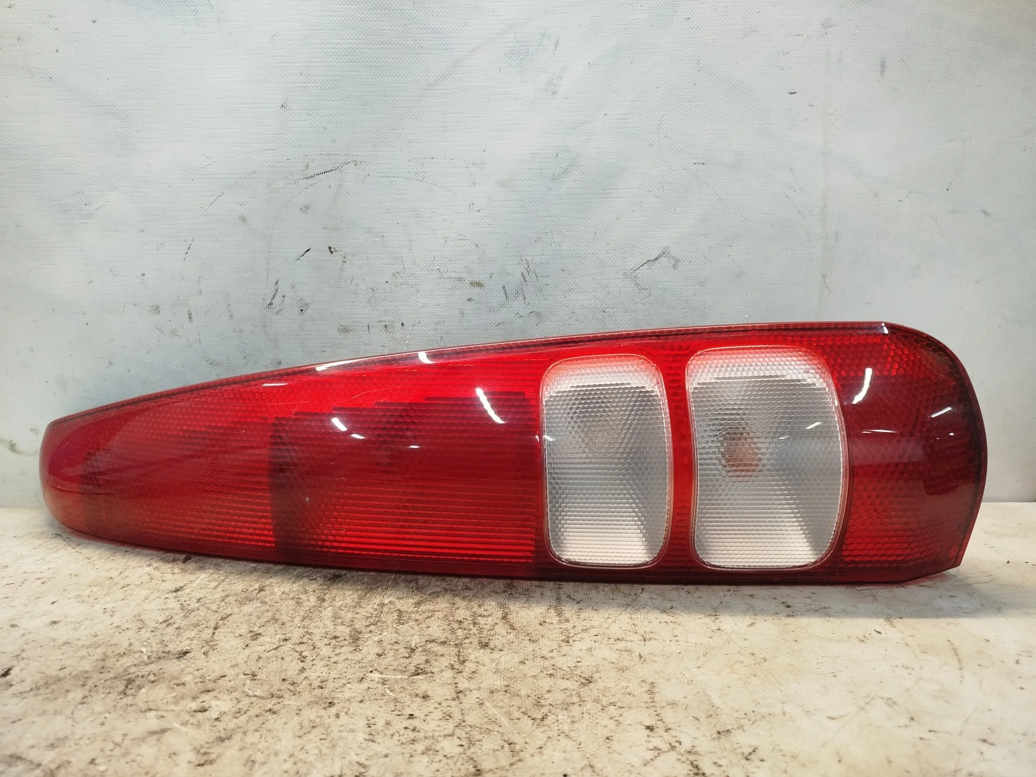 ФОНАРЬ HONDA HR-V GH1 GH2 GH3 GH4 P0003 ПРАВЫЙ 33501S2H003 XE279