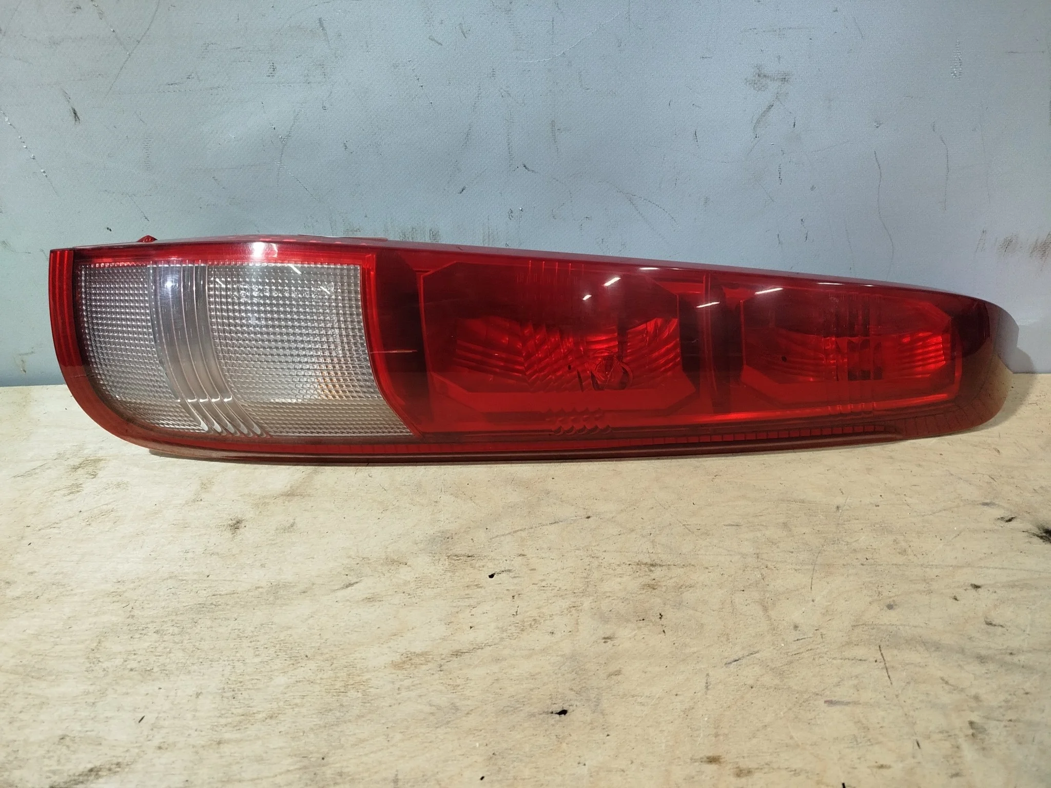 ФОНАРЬ NISSAN X-TRAIL NT30 PNT30 T30 4913 РОЗОВЫЙ 2 МОДЕЛЬ ПРАВЫЙ 26550EQ00A XE311