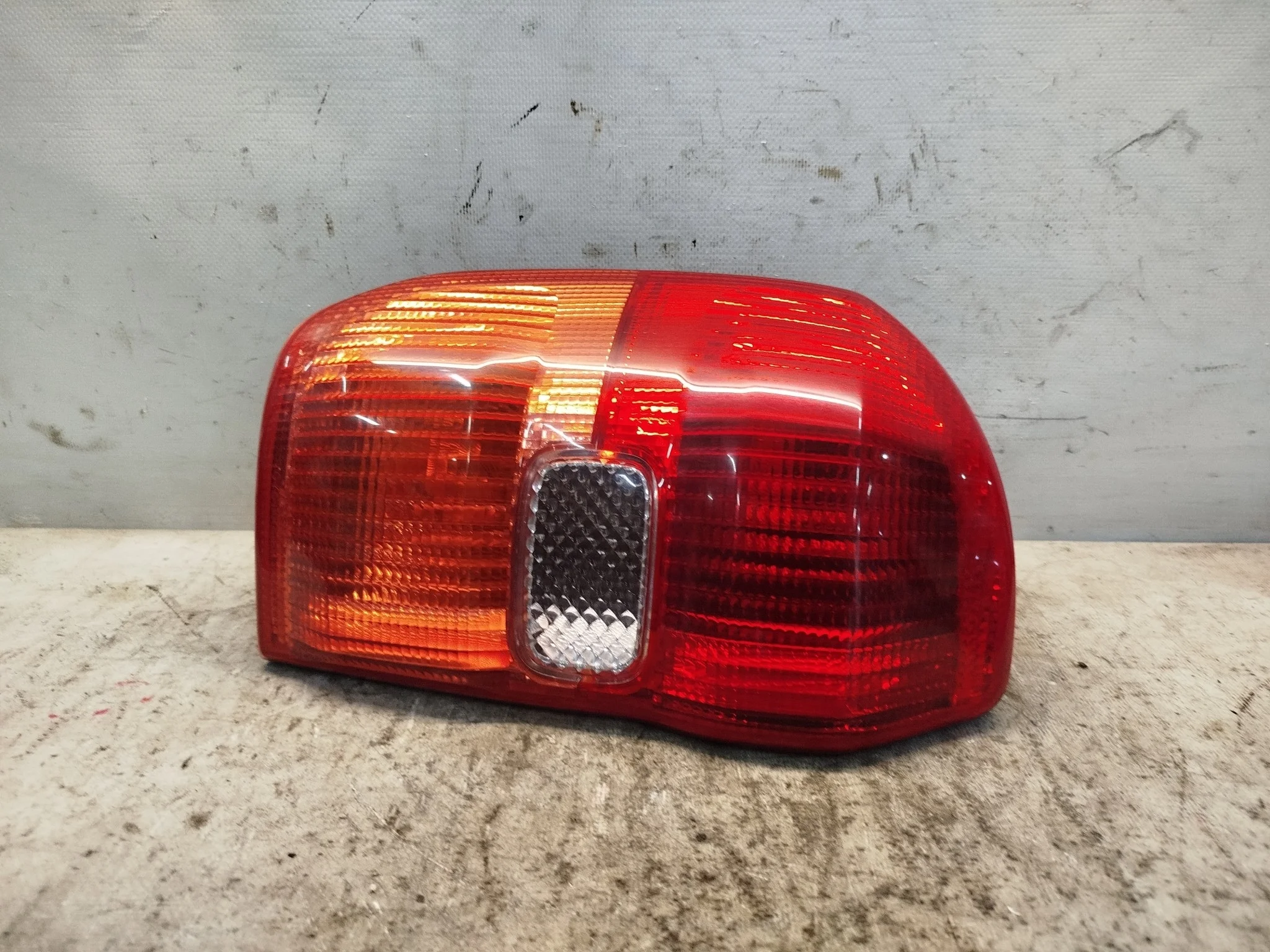 ФОНАРЬ TOYOTA RAV4 ACA20 ACA20W ACA21 ACA21W ZCA25 ZCA25W ZCA26 ZCA26W 4226 ЛЕВЫЙ 8156142060 XE314