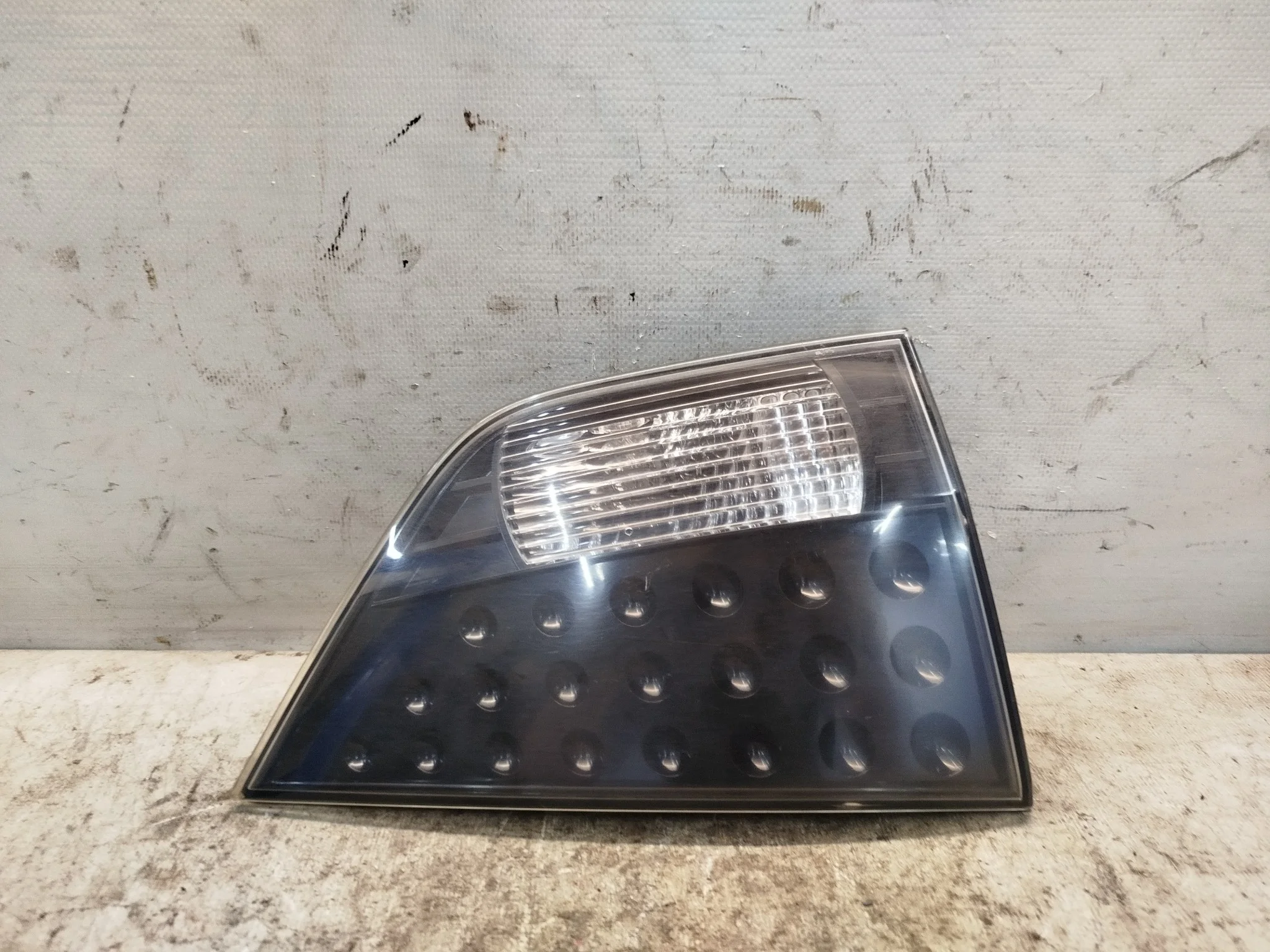 ФАЛЬШПАНЕЛЬ MITSUBISHI OUTLANDER CW4W CW5W CW6W 1146356 ЧЕРНАЯ ЛЕВАЯ 8331A005 XE289