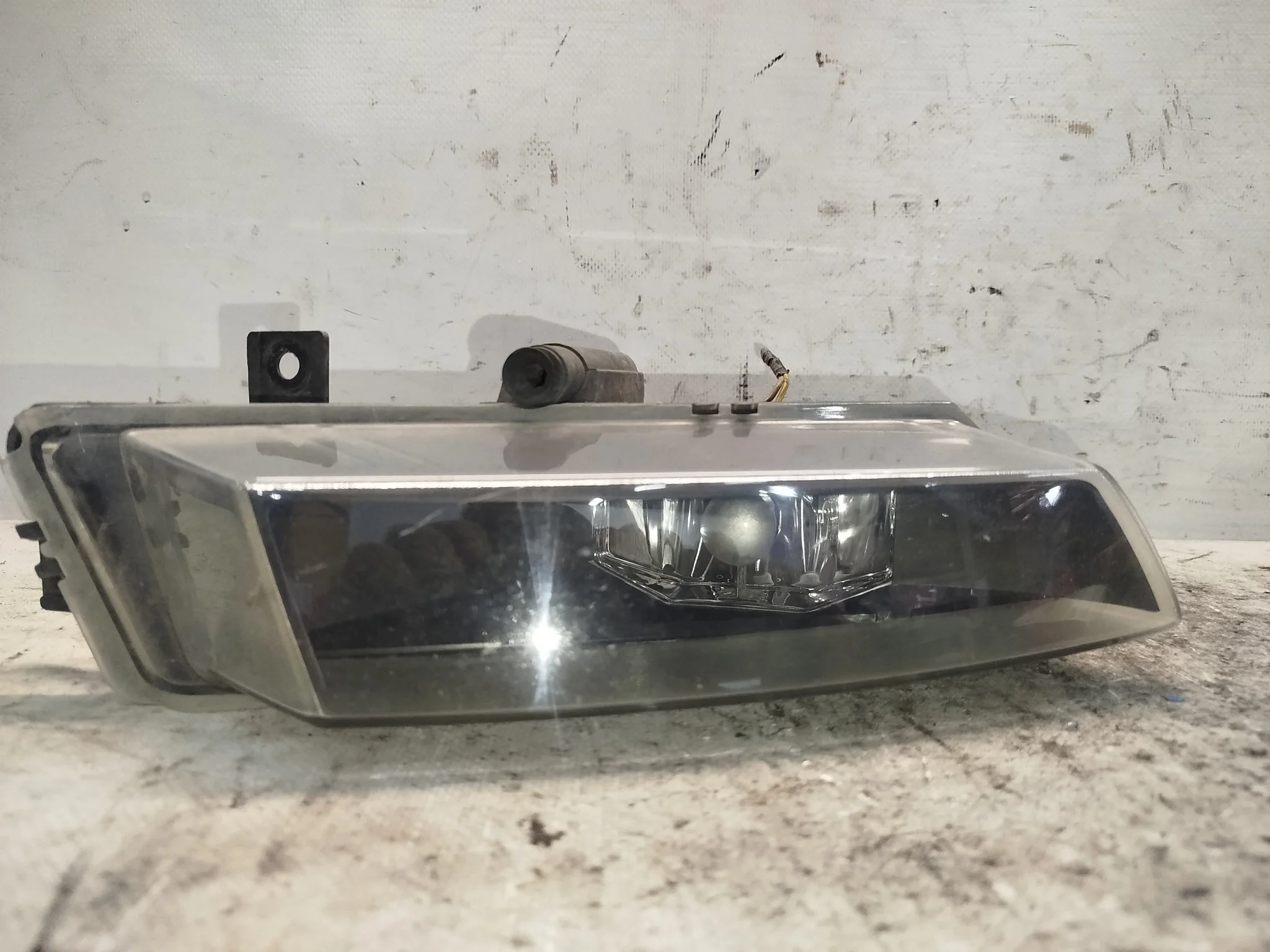 ТУМАНКА BMW 1-SERIES E81 E87 0305084002 ПРАВАЯ 2 МОДЕЛЬ 63177181288 XA6531Z