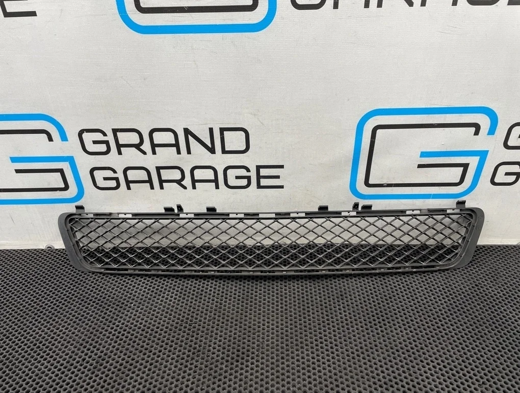 Решетка в бампер Mercedes-Benz E-Class 2012 A2128850523 W212 276.952 3.5, передняя