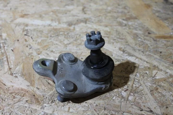 Б.у. шаровая опора TOYOTA AVENSIS AZT251 TOYOTA AVENSIS AZT251