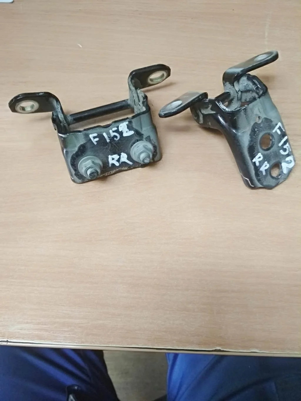 Б.у. петля двери NISSAN JUKE F15E NISSAN JUKE F15E