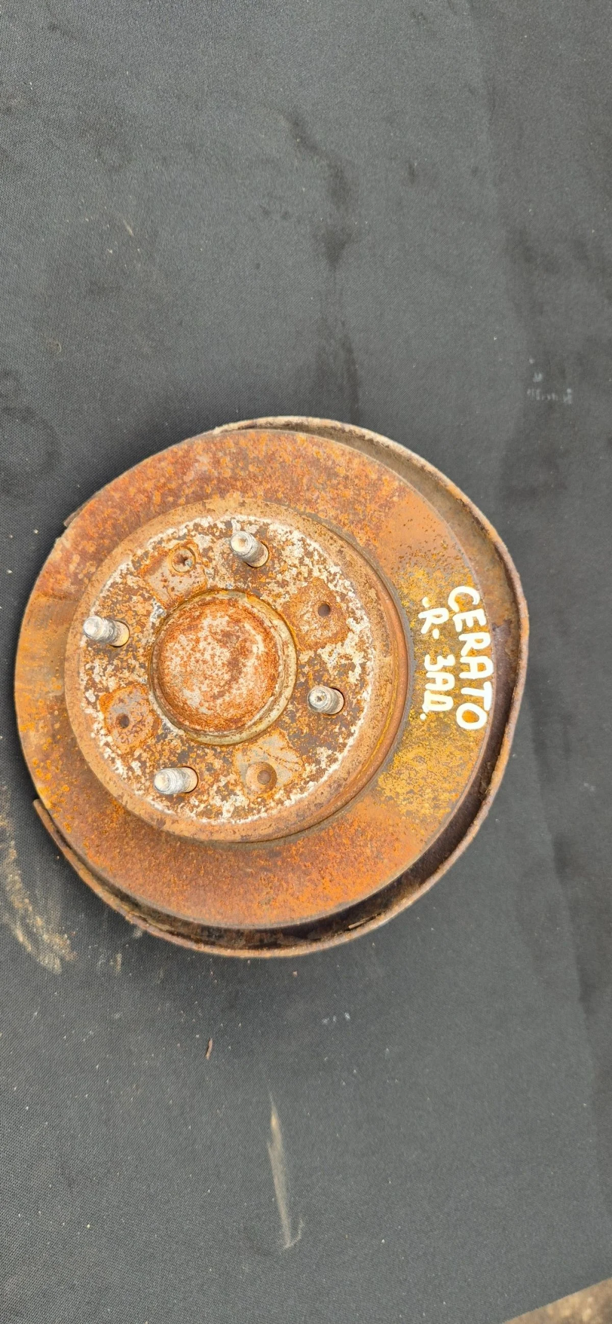 Кулак поворотный задний правый для Kia Cerato 1