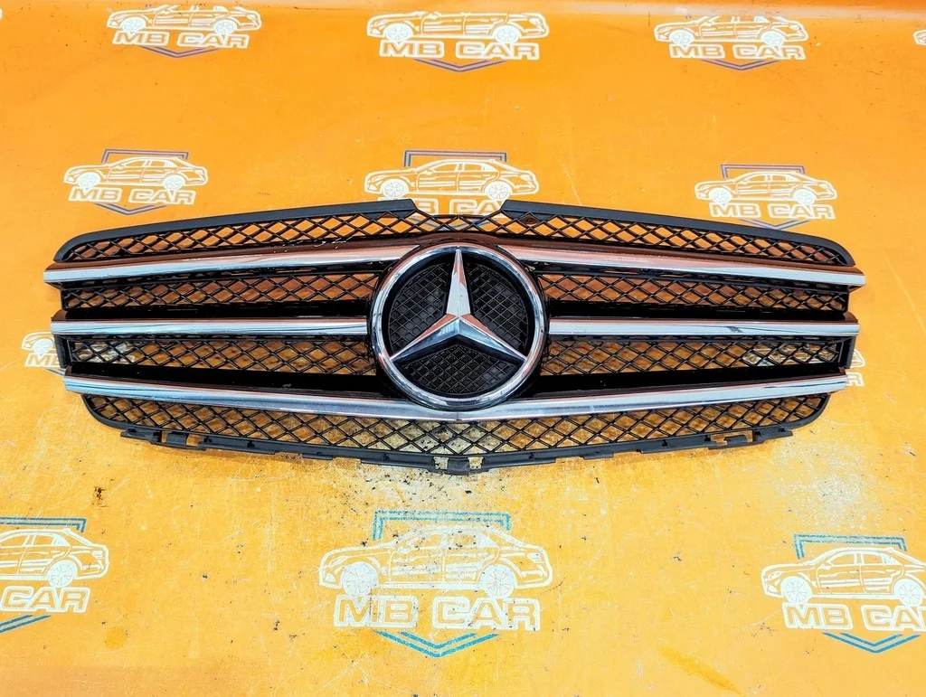 Решетка радиатора Mercedes-Benz