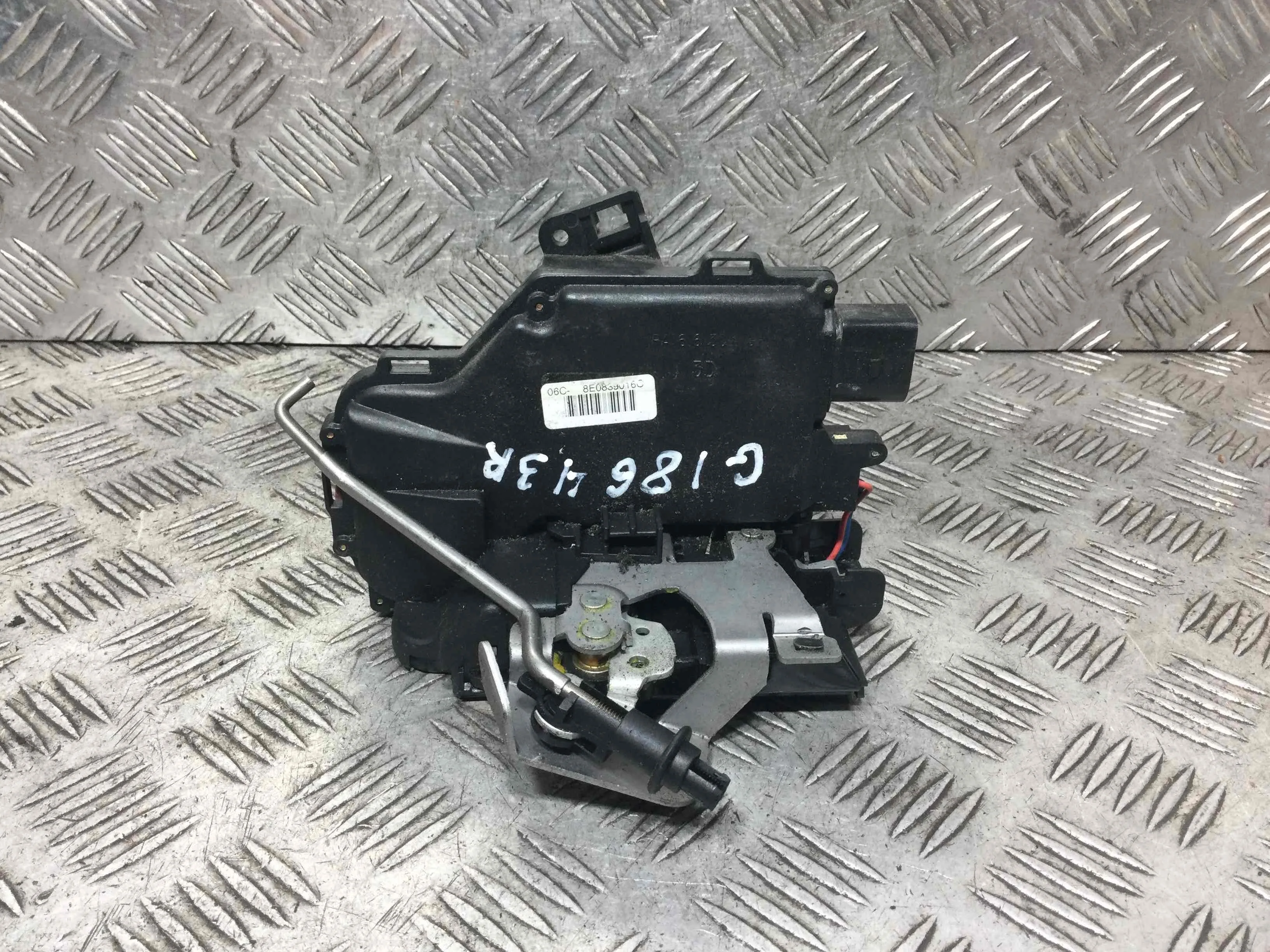 Замок двери задней правой Audi A4 B6 (2000-2005) бензин 2.0 i Механика Седан
