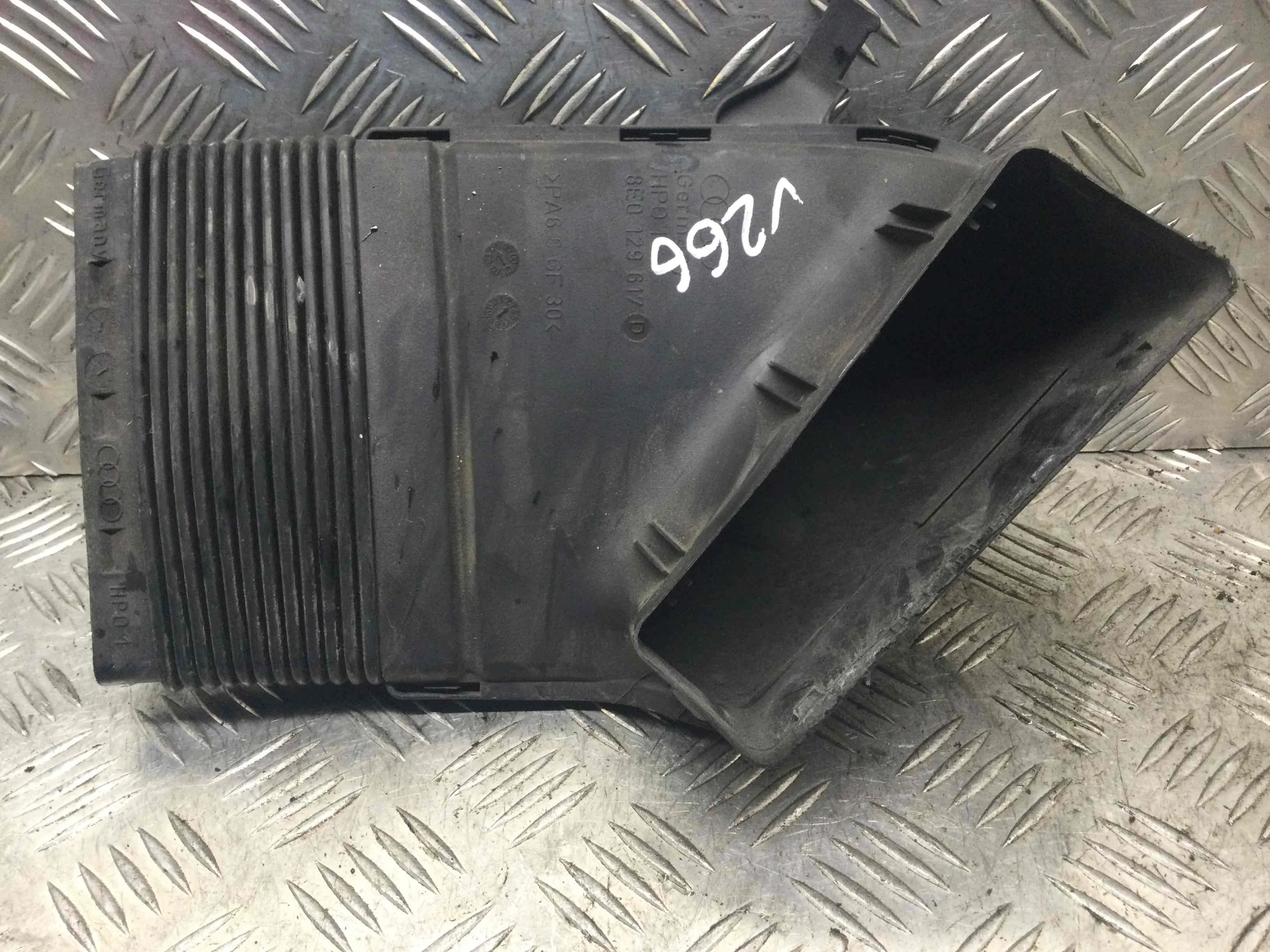 Воздуховод Audi A4 B6 (2000-2005) дизель 2.5 TDI Автомат Универсал