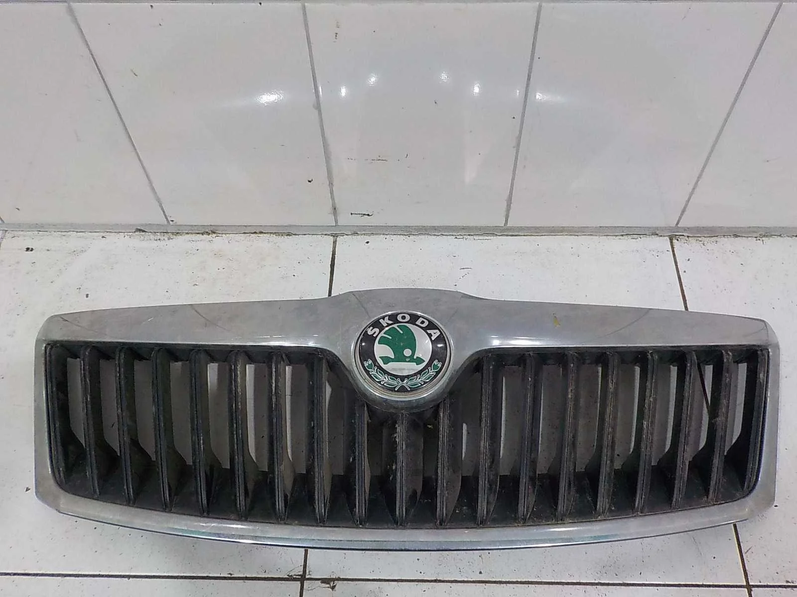 решетка радиатора SKODA OCTAVIA