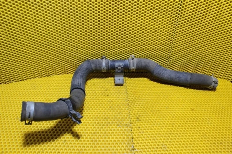 Патрубок радиатора Nissan Juke 2014—2019 21501BA61A