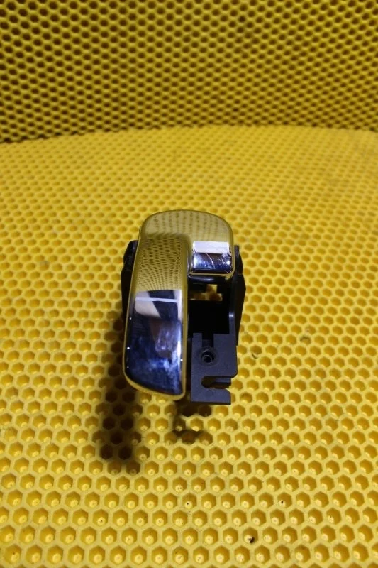 Ручка двери внутренняя Nissan Navara 2004—2010 806704X02B D40, задняя левая