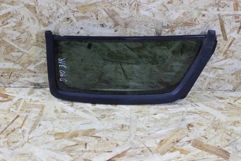 Стекло форточка Nissan Navara 2010—2015 82262EB300 D40, заднее правое