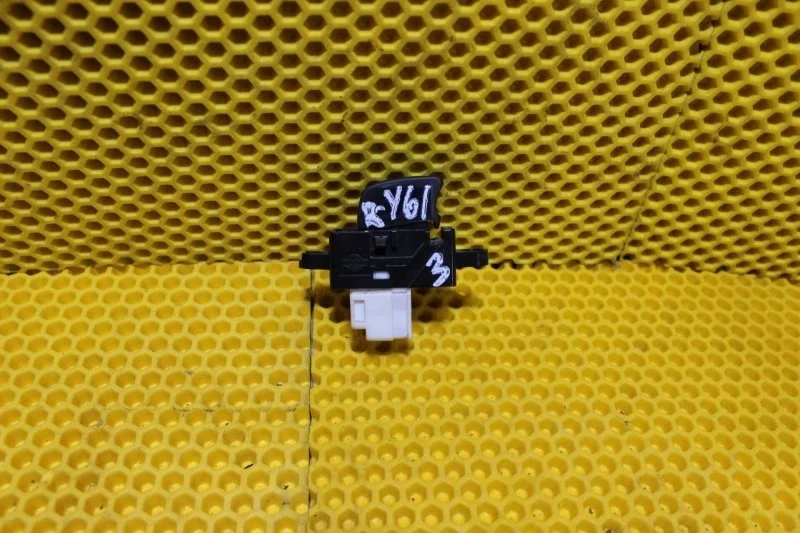 Кнопка стеклоподъемника Nissan Patrol 1997—2004 254110V000, задняя правая