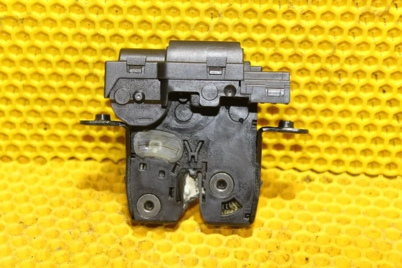Замок багажника Nissan Qashqai 2010—2013 90502EY12D