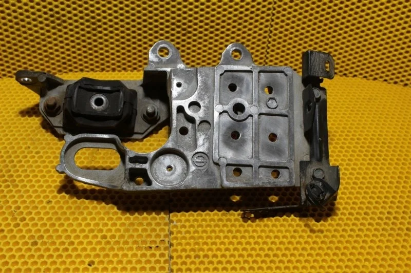 Площадка аккумулятора Nissan Qashqai 2010—2013 11254JD000 J10E