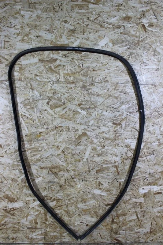 Уплотнитель багажника Nissan Qashqai 2010—2013 90830JD000