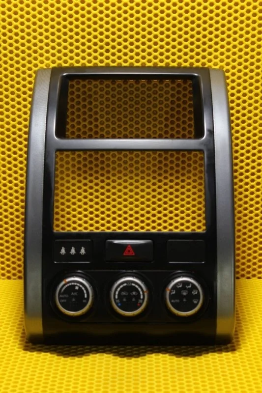 Консоль центральная Nissan Xtrail 2000—2007 68260JG10A