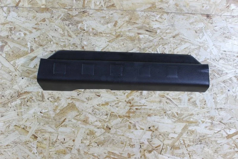Накладка порога внутренняя Nissan Xtrail 2010—2015 76952JG00A
