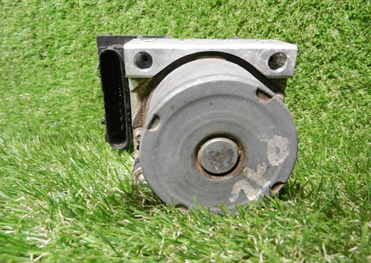 Блок АБС Nissan Primera 47660AV712 P12 QG16