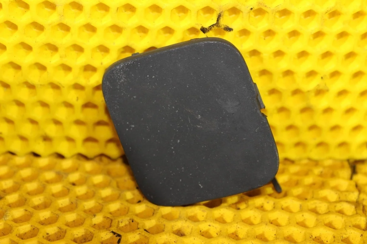 Заглушка буксировочного крюка Nissan Note 622A09U040