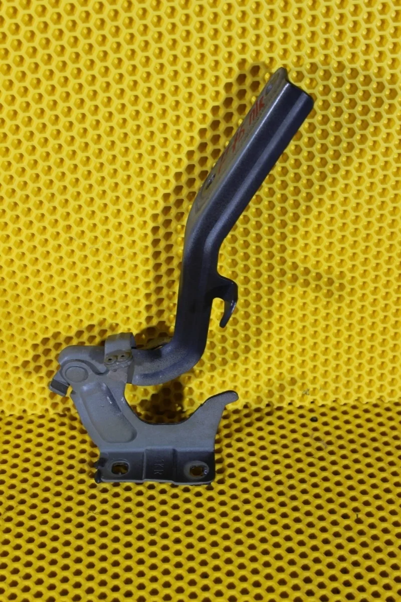 Петля капота Nissan Juke 654001KA0A F15, правая